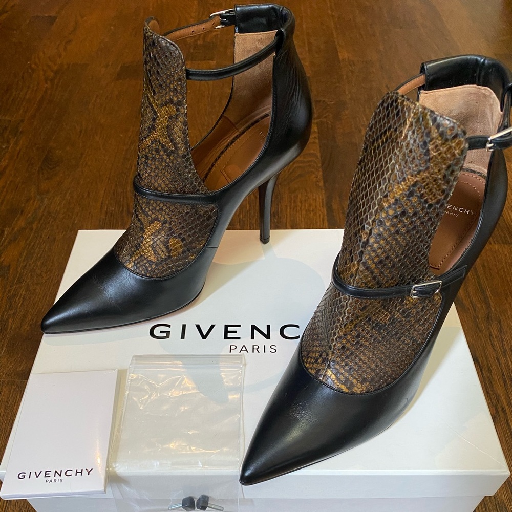 GIVENCHY Fem Python & Leather Cuteout Booties